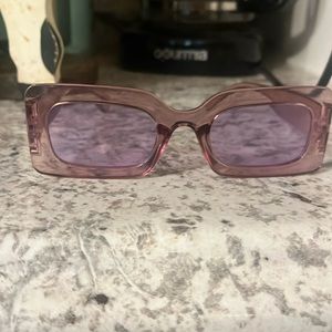 I’m m selling these shades , they are purple and light purple in the lenses